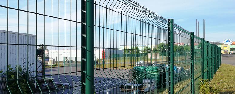 How to choose the qualified 3D Triangle Wire Mesh Fence - Hebei Giant ...